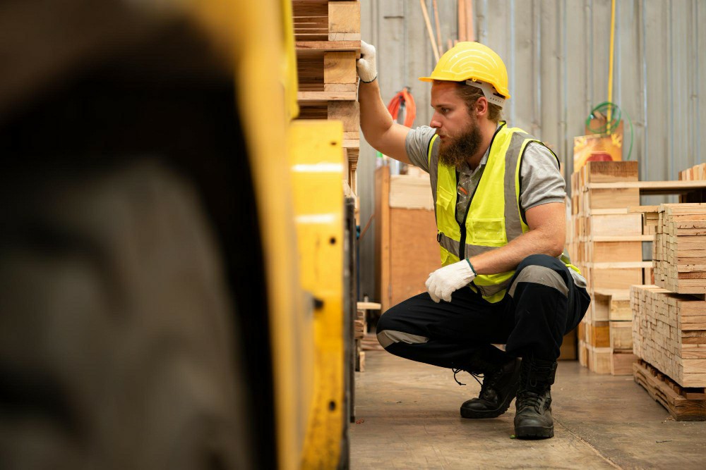 Manual Handling Techniques for Supply Chain Workers... - Manual Handling Training UK