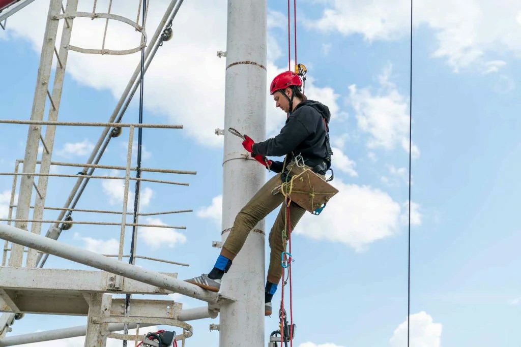 Mastering Communication for Height Safety: A... - Manual Handling Training UK